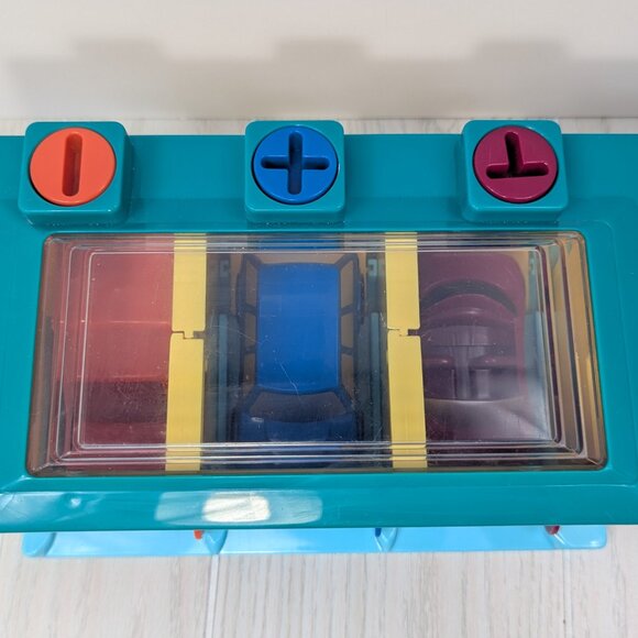 Battat 3 car toy garage w/ cars truck keys playset - Picture 7 of 8